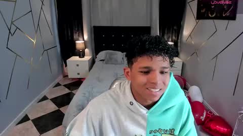 noah_smith04 online show from February 18, 2025, 10:25 pm