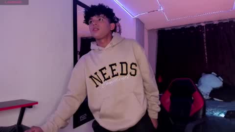 noah_smith04 online show from September 15, 2025, 10:43 pm