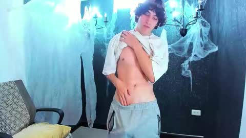 noah_sokolov online show from October 16, 2025, 6:09 pm