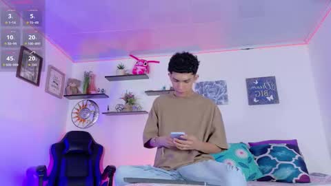 Snapshot of noah_tyler_ chatting on October 2, 2025, 7:43 pm noah tyler online show from October 2, 2025, 7:43 pm