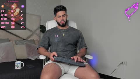 Snapshot of noahcrux chatting on February 24, 2025, 12:16 pm Noah online show from February 24, 2025, 12:16 pm