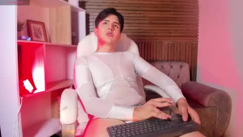 Snapshot of noahwolff_ chatting on February 1, 2026, 4:44 am Noah online show from February 1, 2026, 4:44 am