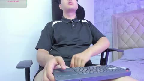 Snapshot of noahwolff_ chatting on February 7, 2026, 5:55 am Noah online show from February 7, 2026, 5:55 am