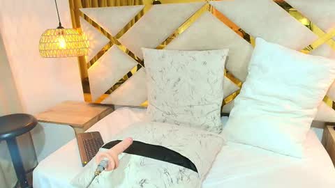 NOELLE online show from January 17, 2026, 7:50 pm