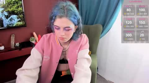 Snapshot of noellegothicshadow chatting on January 18, 2026, 6:06 am Elly online show from January 18, 2026, 6:06 am