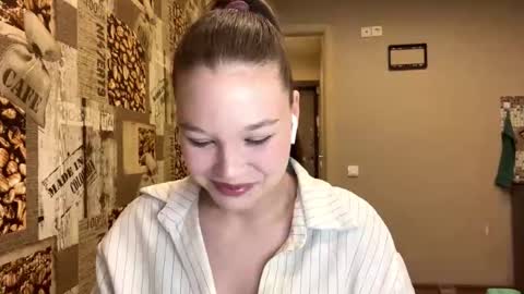 Snapshot of nohemibaerman chatting on February 26, 2026, 3:33 pm Abri online show from February 26, 2026, 3:33 pm