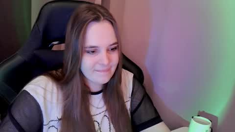 noir_ember_ online show from December 5, 2025, 1:52 pm