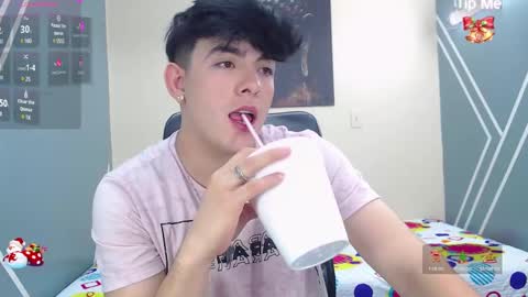 Snapshot of nolan_twink chatting on December 8, 2024, 5:55 pm Nolan online show from December 8, 2024, 5:55 pm