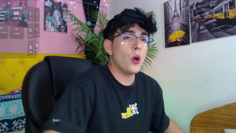 Snapshot of nolan_twink chatting on January 7, 2025, 9:14 pm Nolan online show from January 7, 2025, 9:14 pm