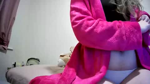 NonBinaryNicky online show from April 1, 2026, 11:24 pm