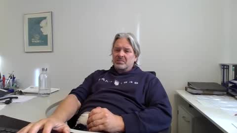 Snapshot of nonsequiture chatting on October 31, 2025, 11:00 am Ralle online show from October 31, 2025, 11:00 am