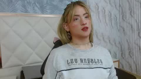 nooah_tay online show from January 19, 2026, 3:32 am