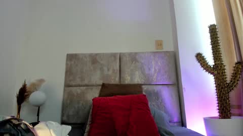 Snapshot of nora_dasilva chatting on December 5, 2024, 1:17 pm Nora Da Silva online show from December 5, 2024, 1:17 pm