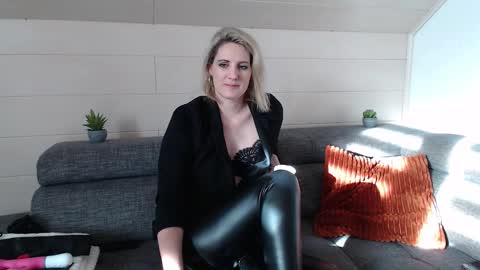 NoraNoxx online show from December 16, 2025, 10:31 am