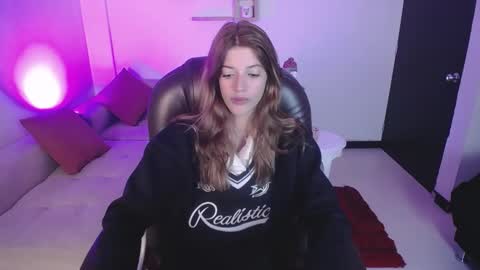 Snapshot of nora_vennucci chatting on December 10, 2024, 9:33 pm Nora online show from December 10, 2024, 9:33 pm