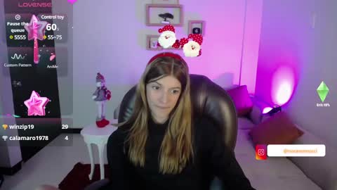 Snapshot of nora_vennucci chatting on December 17, 2024, 8:21 pm Nora online show from December 17, 2024, 8:21 pm