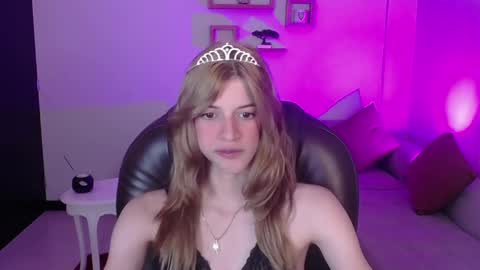 Snapshot of nora_vennucci chatting on January 24, 2025, 7:28 pm Nora online show from January 24, 2025, 7:28 pm