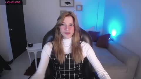 Snapshot of nora_vennucci chatting on January 26, 2025, 7:20 pm Nora online show from January 26, 2025, 7:20 pm