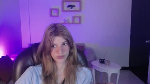 Snapshot of nora_vennucci chatting on February 8, 2025, 6:44 pm Nora online show from February 8, 2025, 6:44 pm