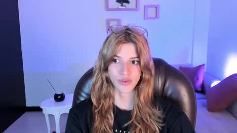 Snapshot of nora_vennucci chatting on February 11, 2025, 9:14 pm Nora online show from February 11, 2025, 9:14 pm