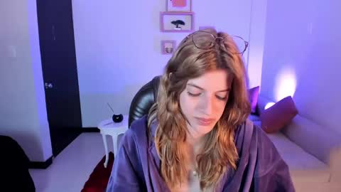 Snapshot of nora_vennucci chatting on February 12, 2025, 12:16 am Nora online show from February 12, 2025, 12:16 am