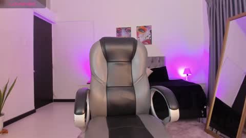 Snapshot of nora_vennucci chatting on March 11, 2025, 7:25 pm Nora online show from March 11, 2025, 7:25 pm