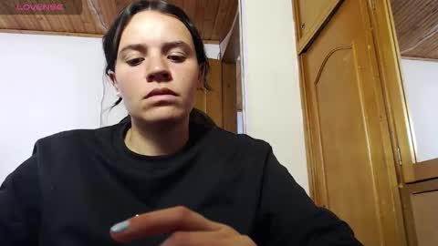 Snapshot of noreen_ chatting on November 8, 2025, 4:51 pm noreen_ online show from November 8, 2025, 4:51 pm