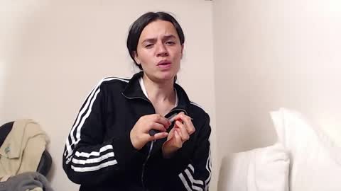 noreen_ online show from April 5, 2026, 11:02 pm