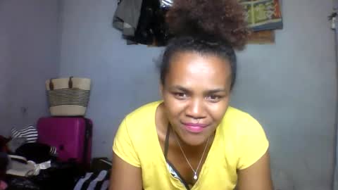 nosminah01 online show from September 18, 2025, 8:00 pm
