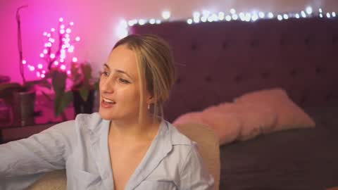 Snapshot of notamericanpie23 chatting on December 14, 2024, 1:17 am Tina online show from December 14, 2024, 1:17 am