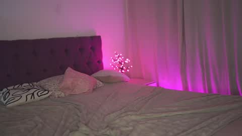 Snapshot of notamericanpie23 chatting on February 20, 2025, 12:52 am Tina online show from February 20, 2025, 12:52 am