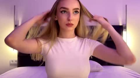 Goldie online show from October 25, 2025, 4:02 pm