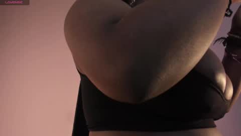 Snapshot of nova_swan chatting on February 14, 2025, 10:36 pm NOVA online show from February 14, 2025, 10:36 pm