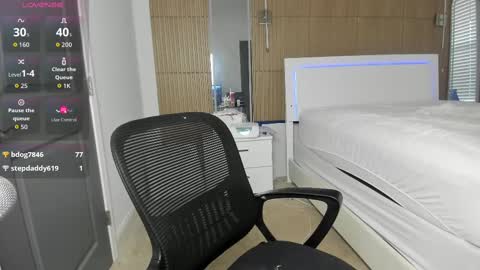 Snapshot of novacandy chatting on October 17, 2025, 8:33 pm Nova online show from October 17, 2025, 8:33 pm