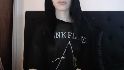 Olivia online show from December 3, 2025, 9:02 pm