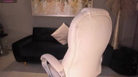 Nova online show from October 25, 2025, 9:09 pm