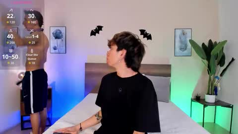 Snapshot of novaybrian chatting on October 19, 2025, 4:57 am NovayBrian online show from October 19, 2025, 4:57 am