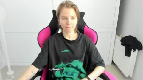 Noxie online show from July 15, 2026, 6:18 am