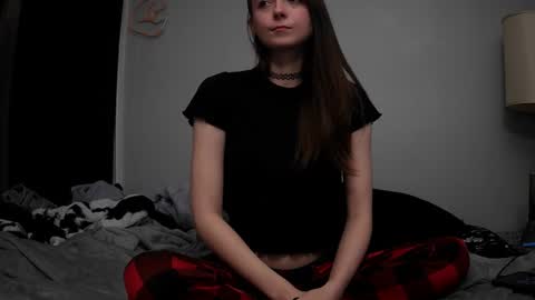 nrdyemogrl online show from December 9, 2024, 3:07 am
