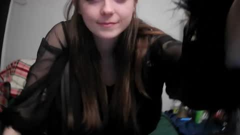 nrdyemogrl online show from January 12, 2025, 2:35 am