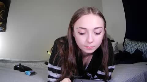 nrdyemogrl online show from February 23, 2025, 4:39 am