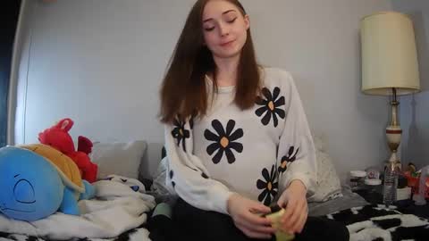 nrdyemogrl online show from February 24, 2025, 2:19 am