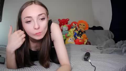 nrdyemogrl online show from February 28, 2025, 2:42 am
