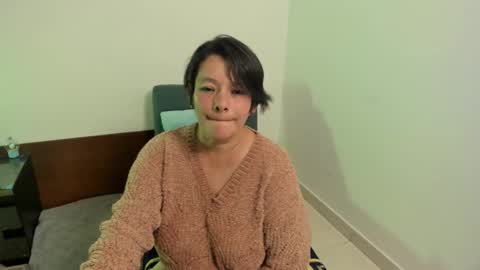 nuit_rose online show from December 8, 2024, 4:35 am