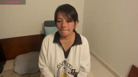 nuit_rose online show from January 8, 2025, 1:32 am