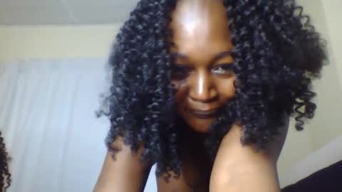 Snapshot of nutgal_ chatting on February 17, 2026, 12:18 am nutgal online show from February 17, 2026, 12:18 am