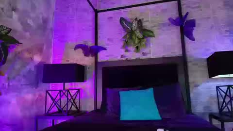  NXY  online show from September 22, 2025, 8:00 pm