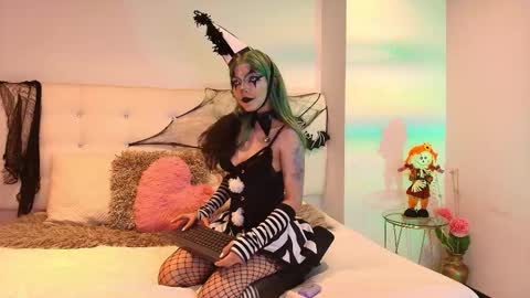  NXY  online show from November 1, 2025, 2:57 am