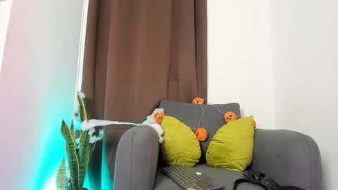 Snapshot of nyalgasai1 chatting on October 7, 2025, 10:01 am Nia online show from October 7, 2025, 10:01 am