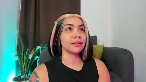 Snapshot of nyalgasai1 chatting on November 7, 2025, 11:49 pm Nia online show from November 7, 2025, 11:49 pm